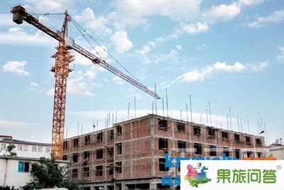 一座座“高吊”在城中村不停運(yùn)轉(zhuǎn)，“城中村酒店”也在與日俱增